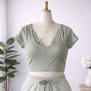🎅 3/$15 SALE Aerie Superchill Ribbed Lace Short Sleeve Crop Top in Sage Green M
